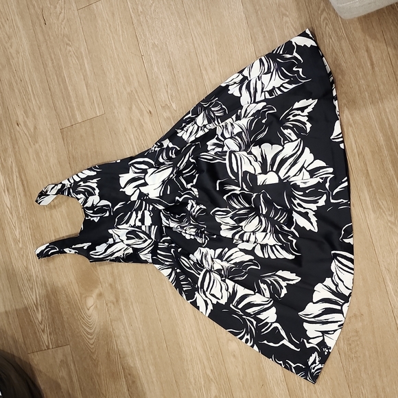 Dress - Picture 3 of 5